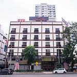 Oyo 43929 Adak Hotel