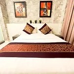 Esq Shamelin Hotel