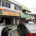 Cozy Homestay With Karaoke System & Pool Table