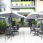 Oyo 103 V\'La Garden Hotel
