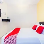 Oyo 220 Hotel Sri Maluri