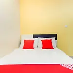 Oyo 220 Hotel Sri Maluri