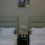 Oyo 89837 Hotel Ocean 77