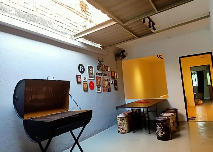 Cozy Homestay With Karaoke System & Pool Table