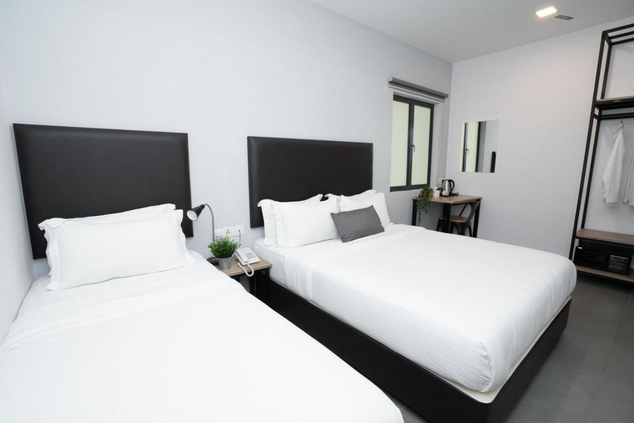 Hotel B Lot