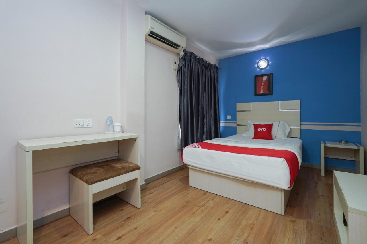 Capital O 89919 Hari Hari Hotel 3*