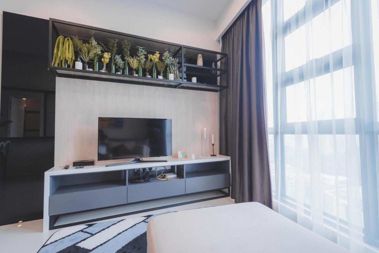 The Robertson By White Forest Suites