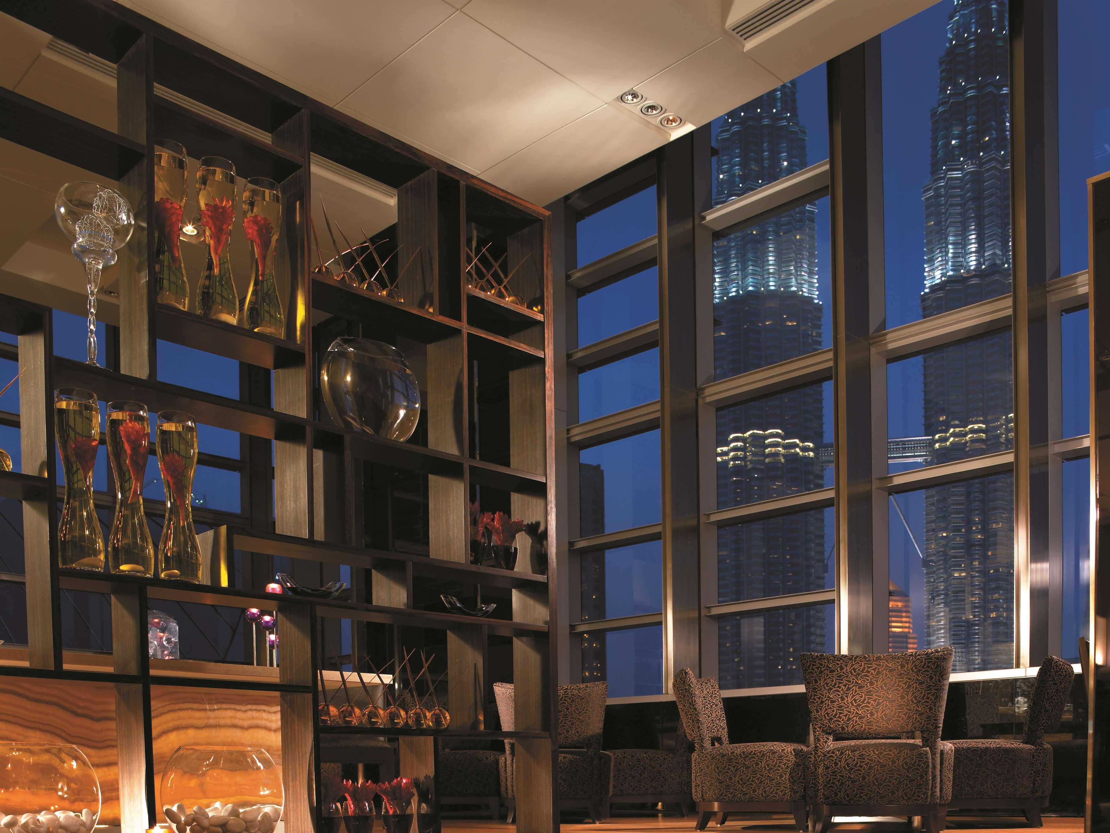 Traders Hotel, Hotel 5*