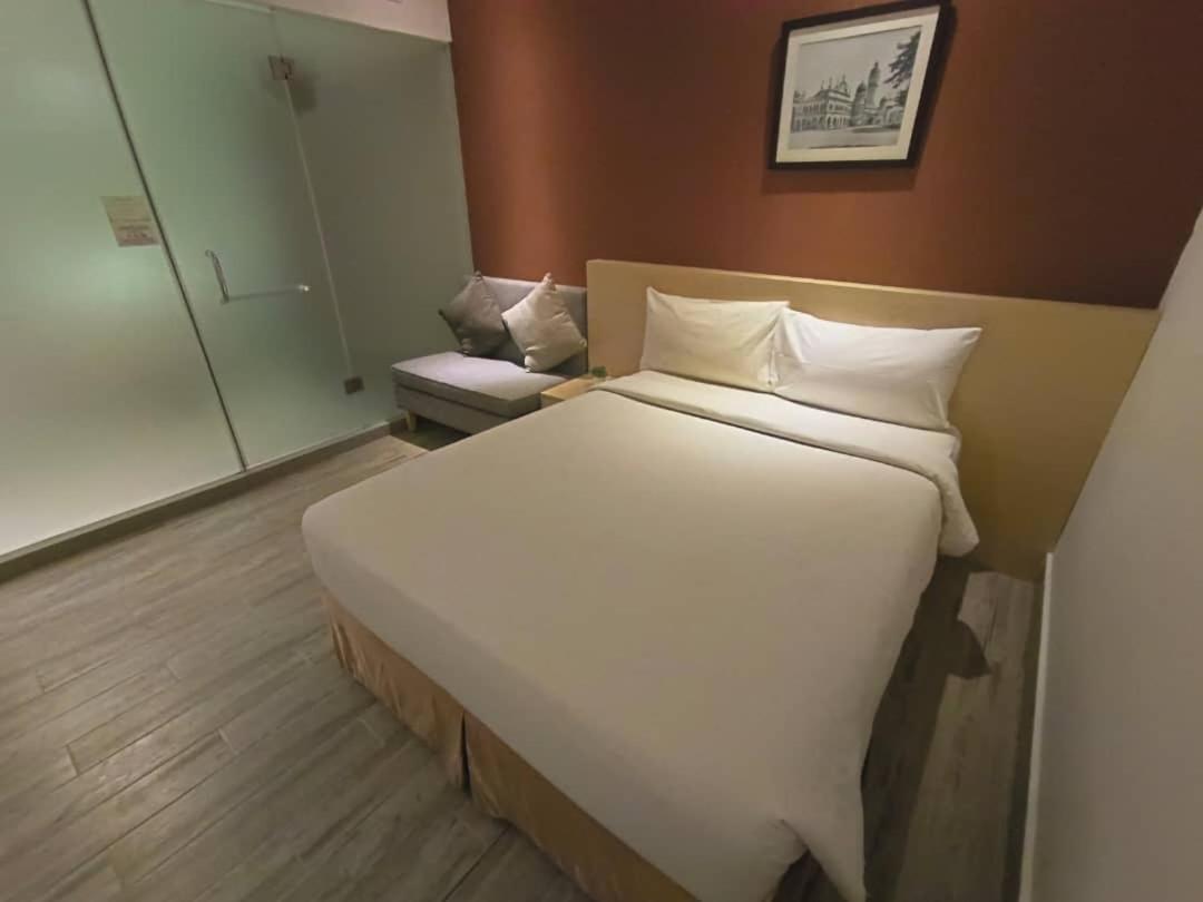 Pacific Express Market Hotel 3*
