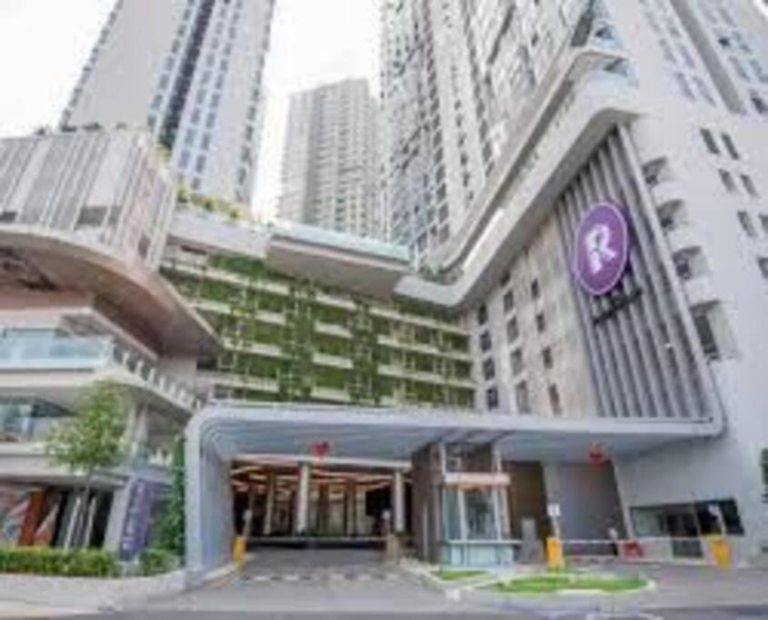 The Robertson Kl Bukit Bintang Netflix And Karaoke * Kuala Lumpur