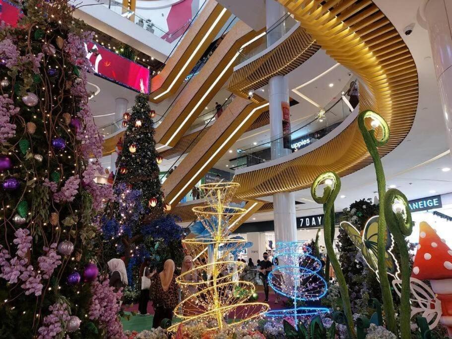 Staycation Hots @ Sunway Velocity Mall Apartment *
