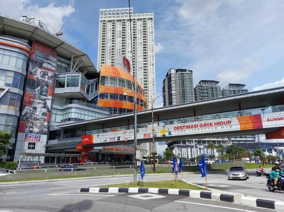 Apartment Staycation Hots @ Sunway Velocity Mall *