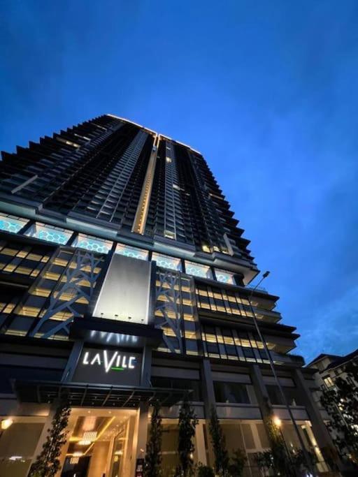 Staycation Hots @ Sunway Velocity Mall Apartment *