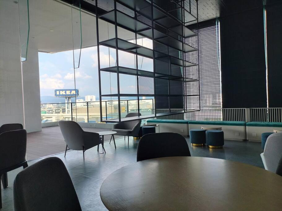 Luxury Sky Garden Near Trx Mall 100mbps Apartemen Kuala Lumpur