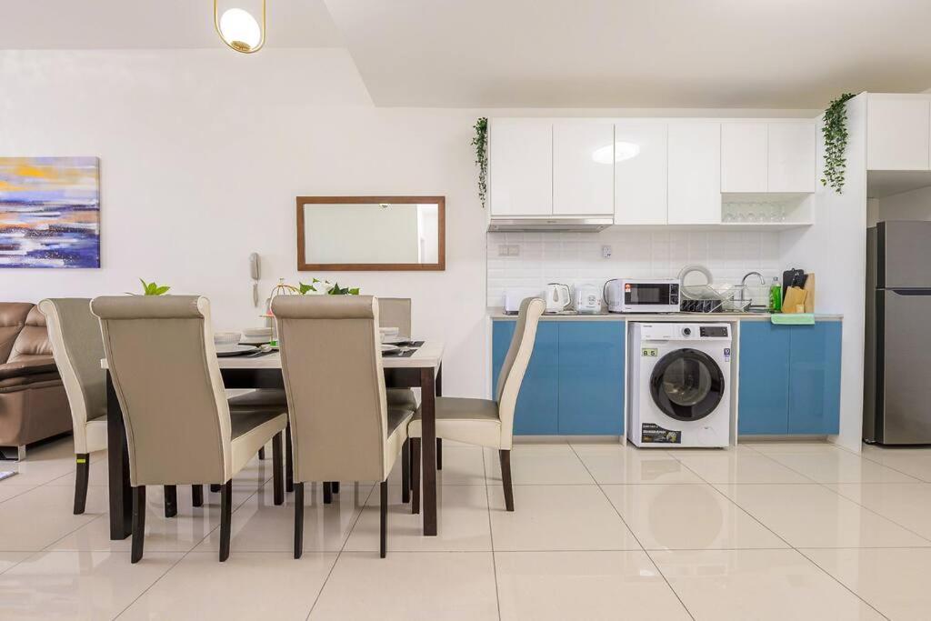 Luxury Sky Garden Near Trx Mall 100mbps Apartemen Kuala Lumpur
