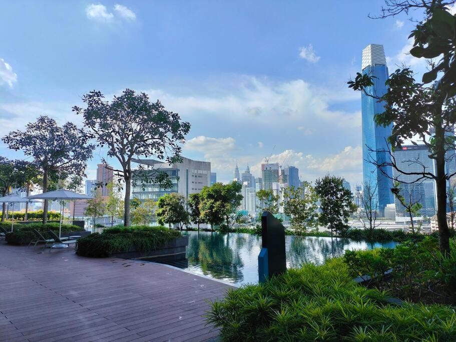 Luxury Sky Garden Near Trx Mall 100mbps Apartemen *