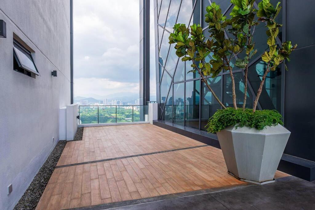 Luxury Sky Garden Near Trx Mall 100mbps Apartemen Kuala Lumpur