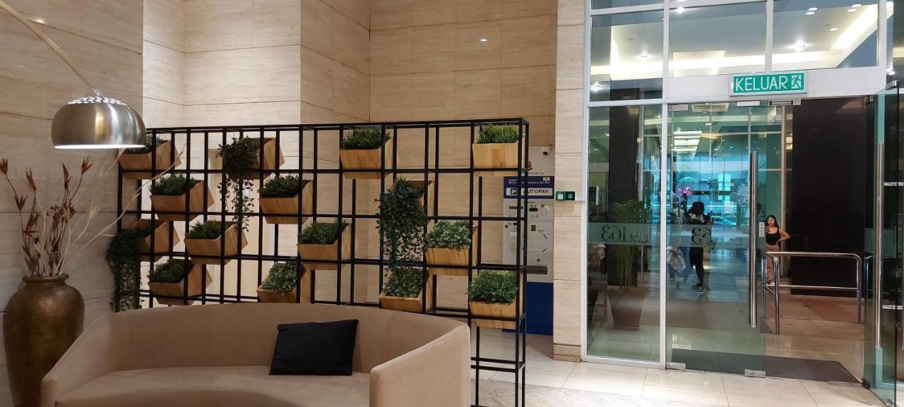 Klcc 261 Bukit Bintang 4 Pax Free 1 Parking