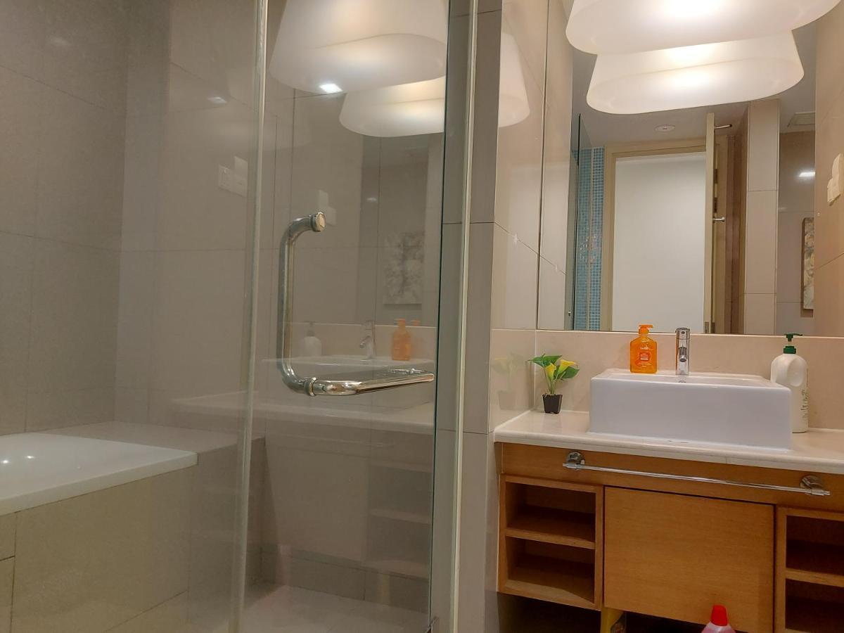 Klcc 261 Bukit Bintang 4 Pax Free 1 Parking