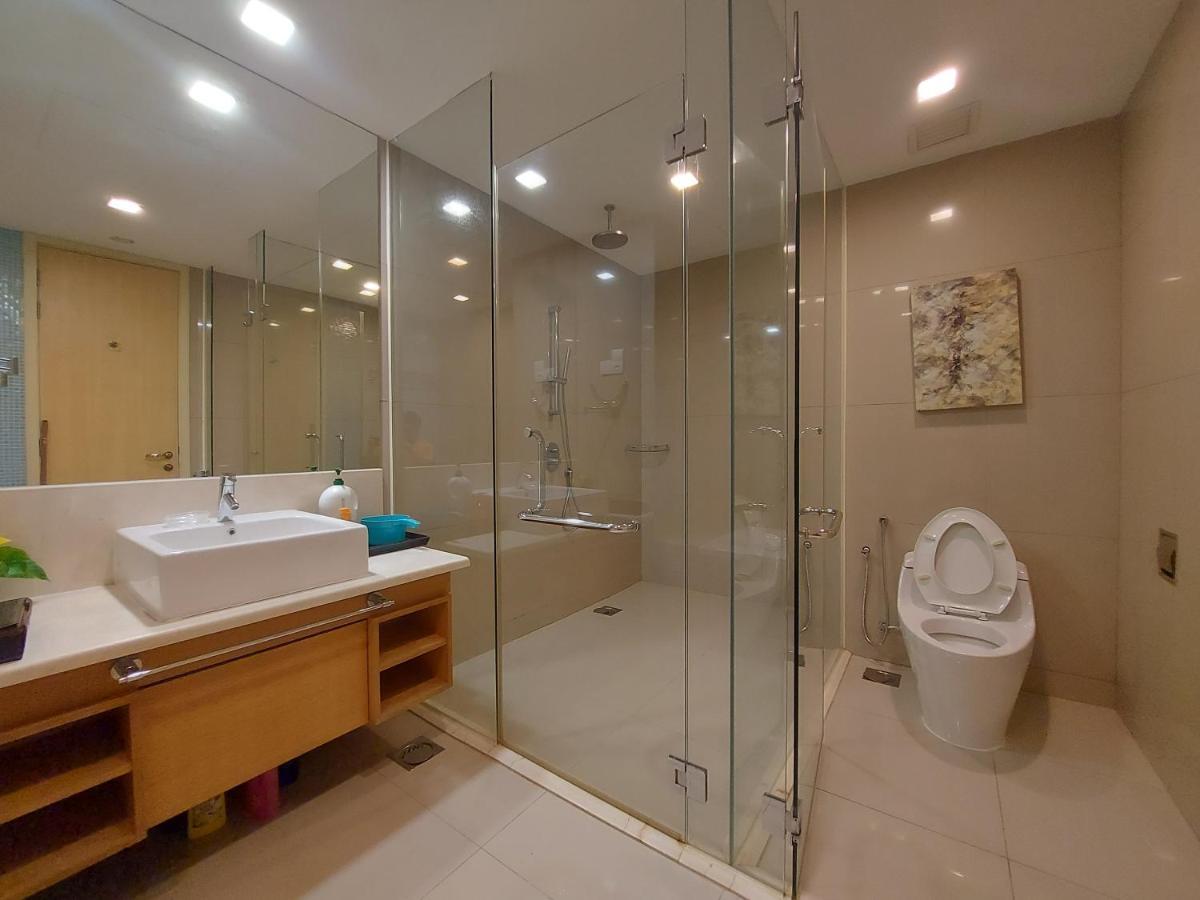 Klcc 274 Bukit Bintang 4 Pax Free 1 Parking *