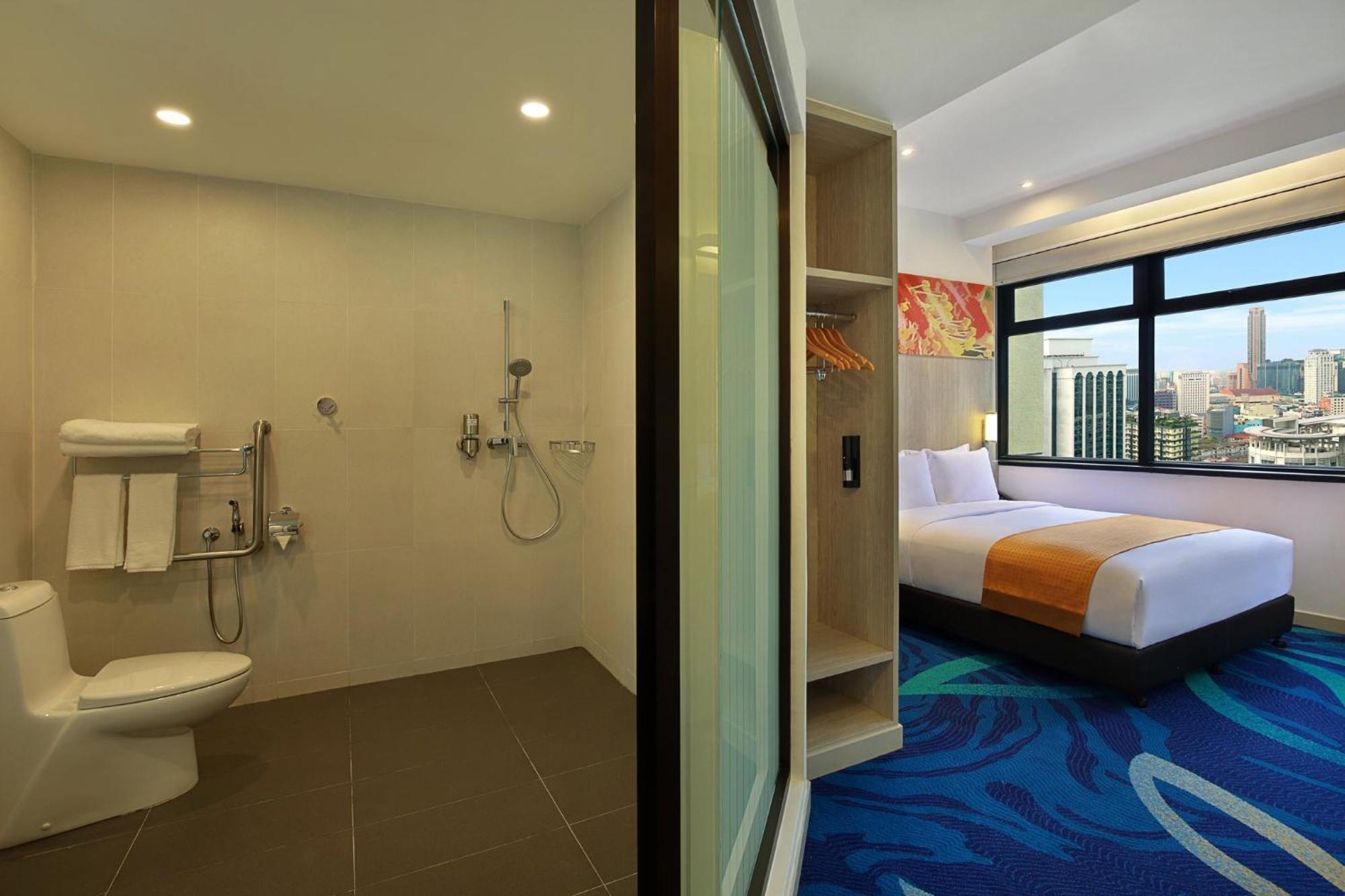 Express Centre By Ihg Hotel 3*