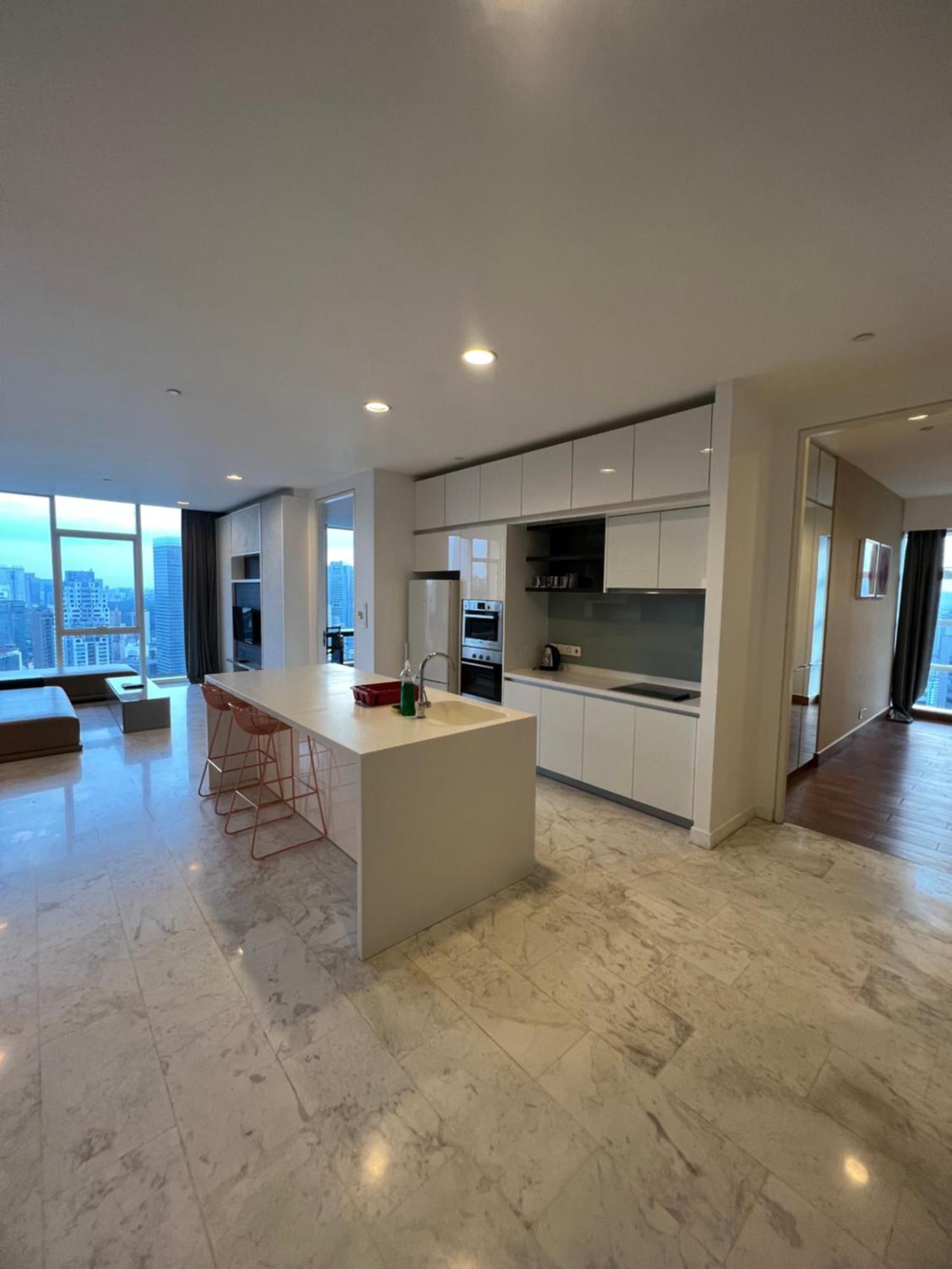 Platinum Apartment *