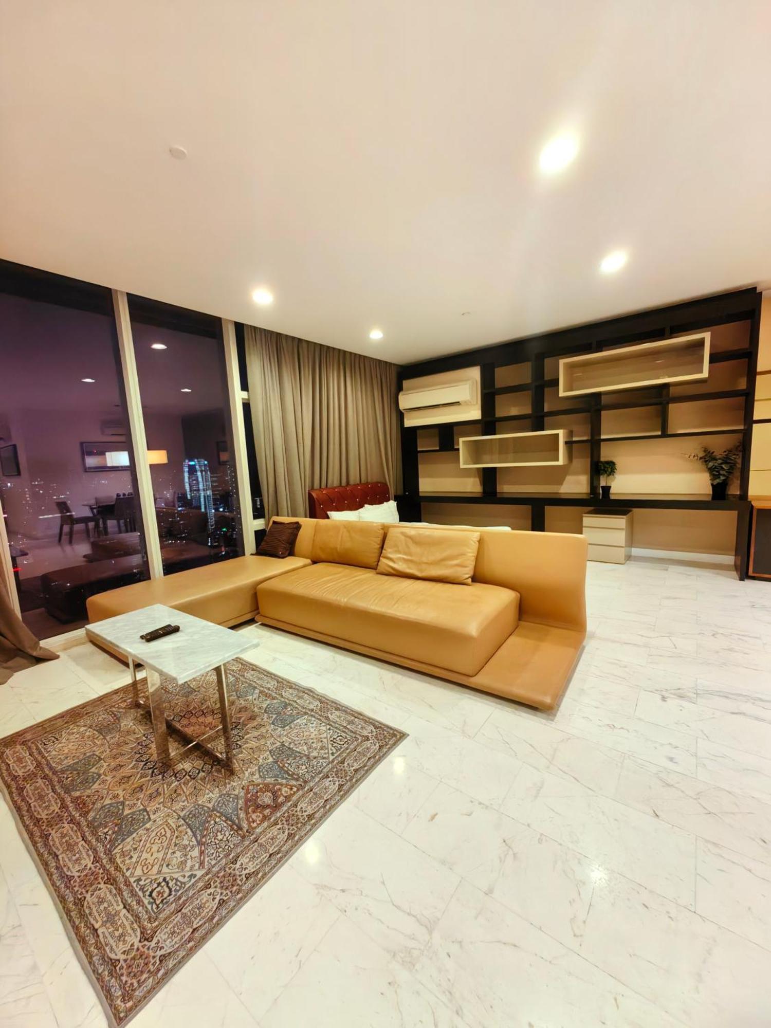 Platinum Apartment *