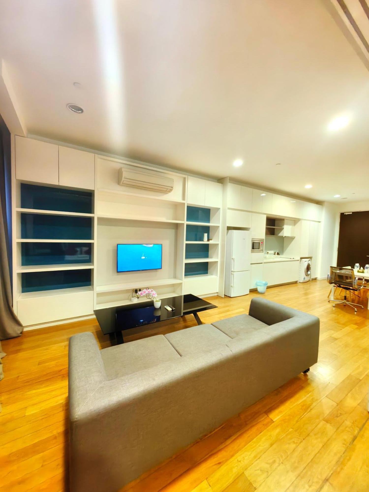 Platinum Apartment *