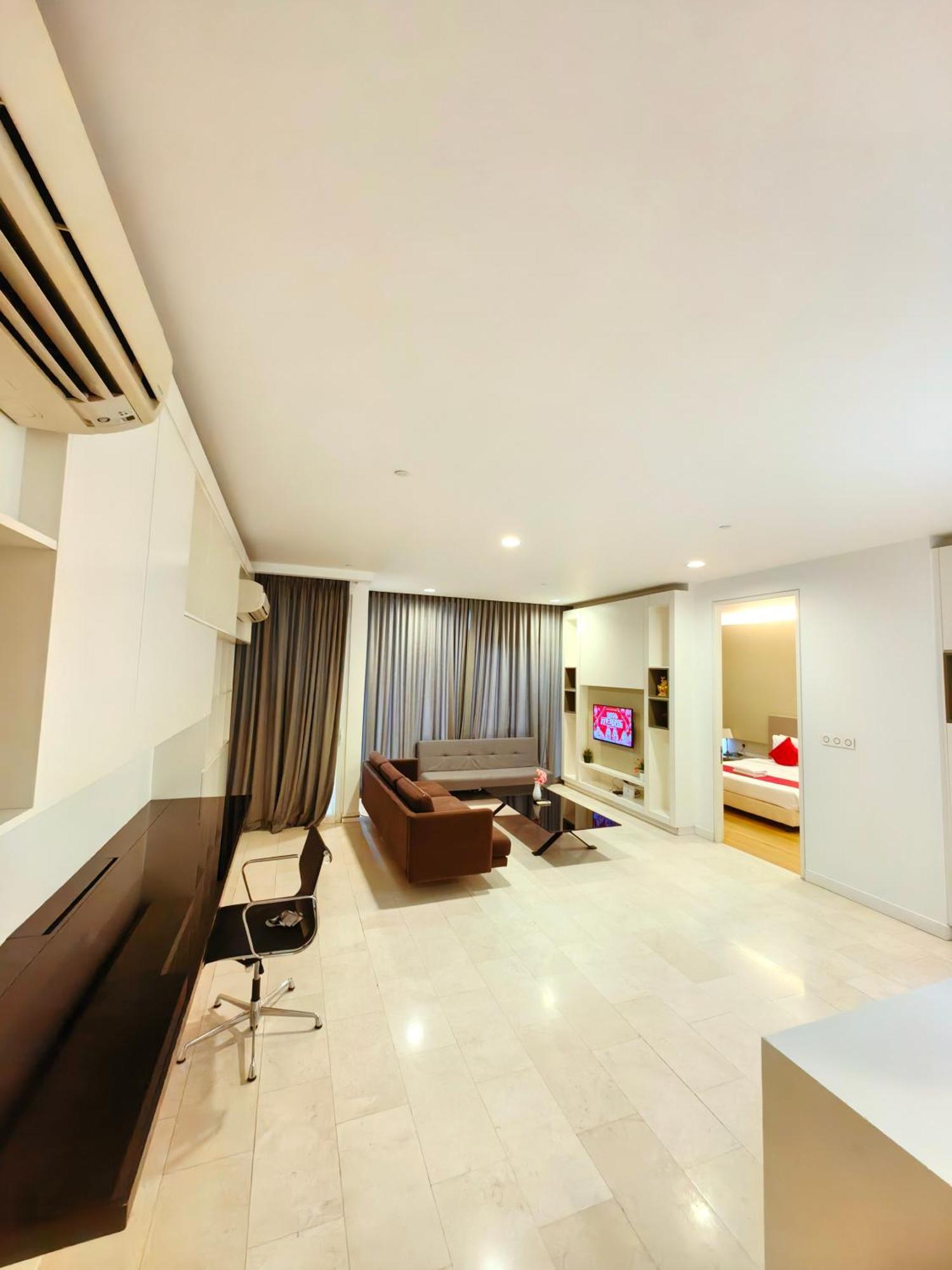 Platinum Apartment *