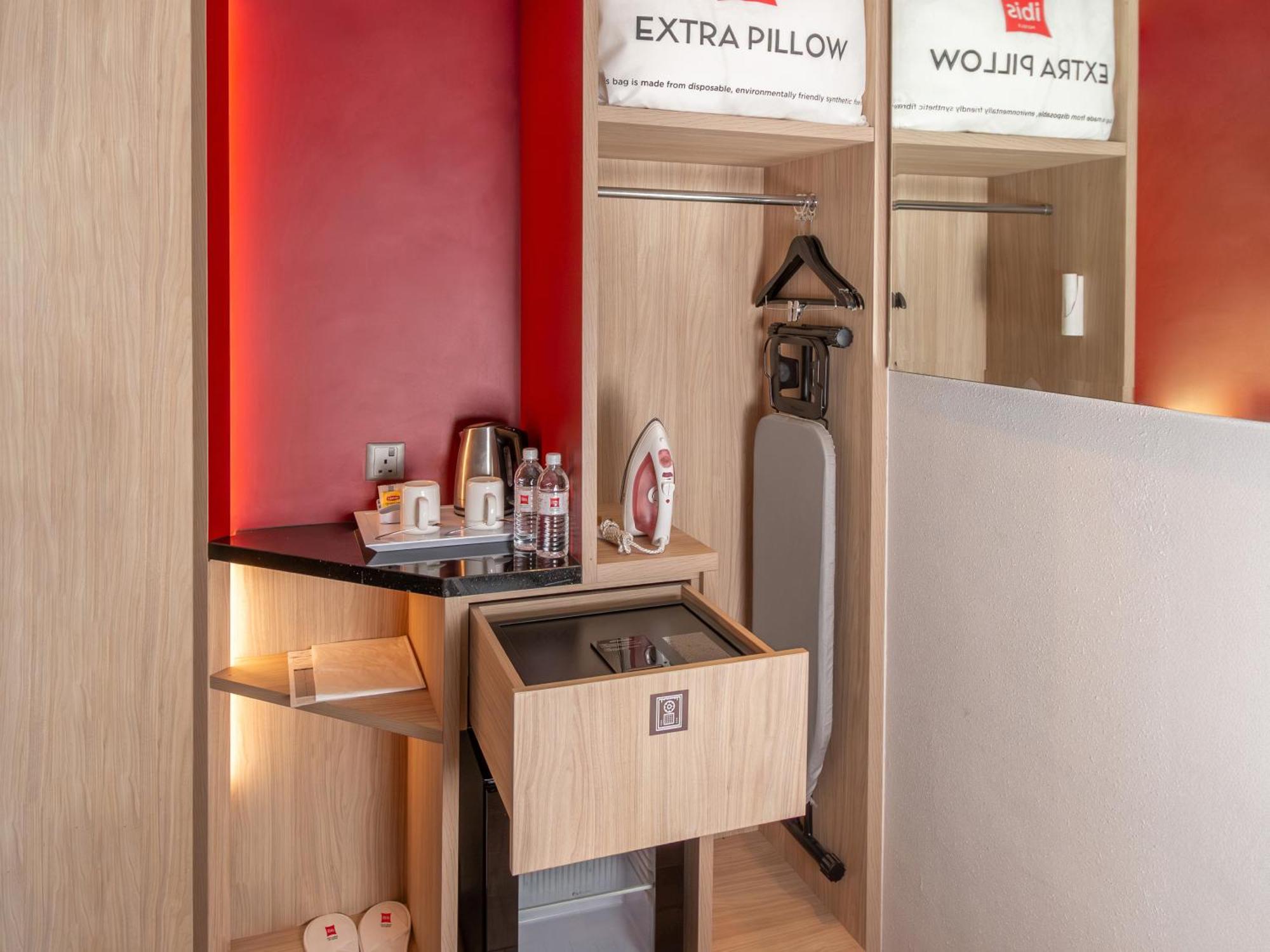 Ibis Centre Hotel 4*
