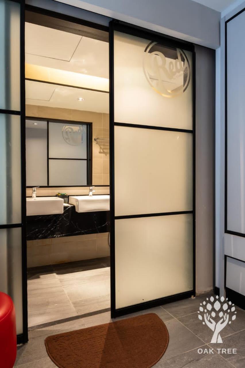 Red M101 By Oak Tree Apartment *