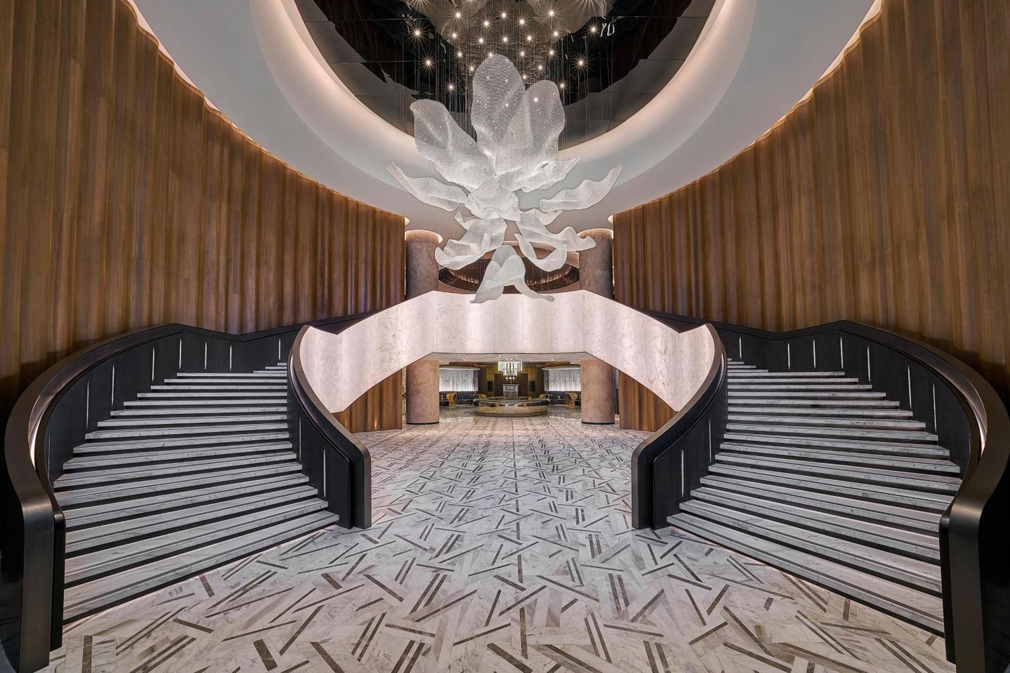 Renaissance & Convention Centre 5*