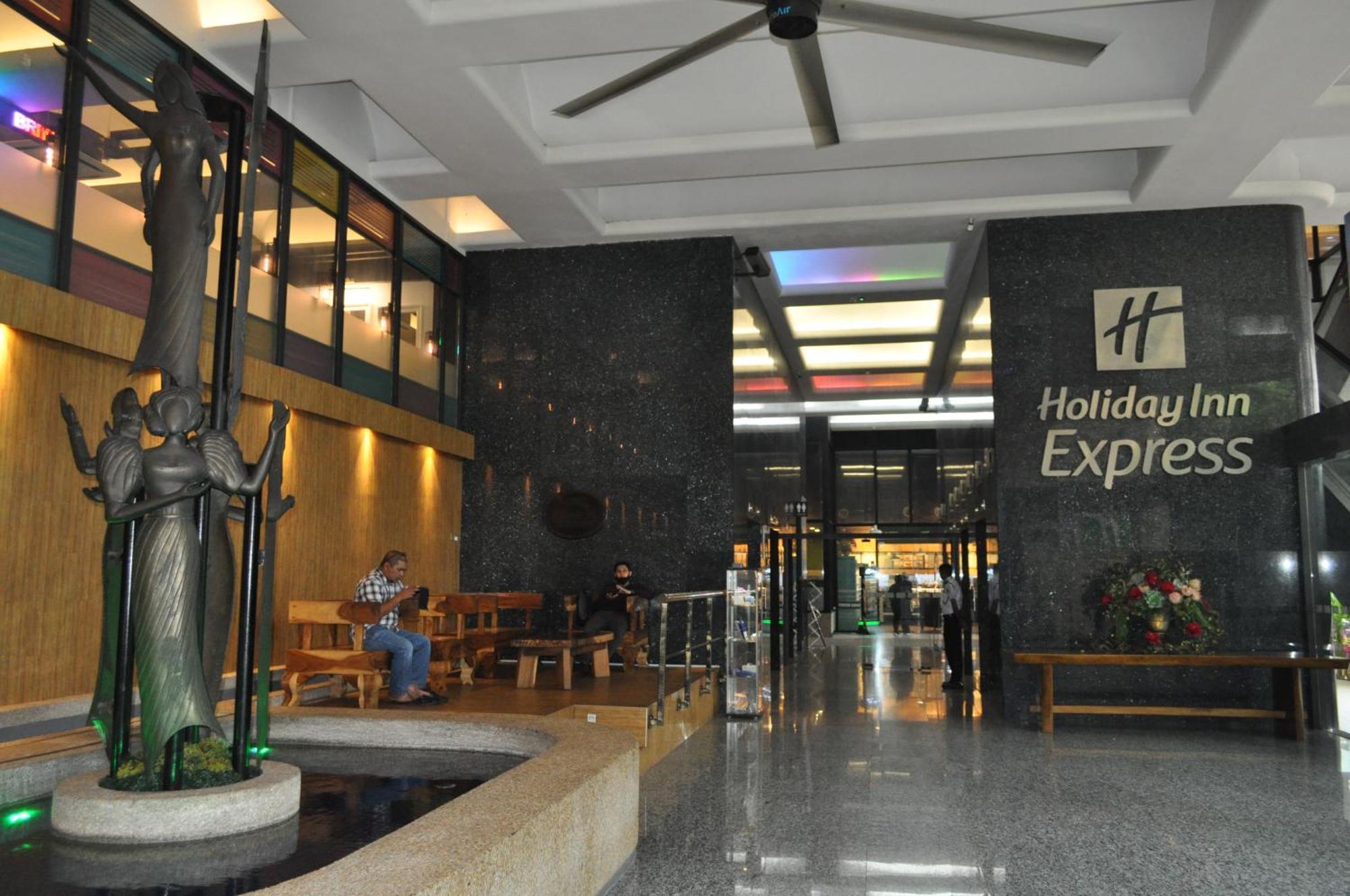 Hotel Express Centre By Ihg