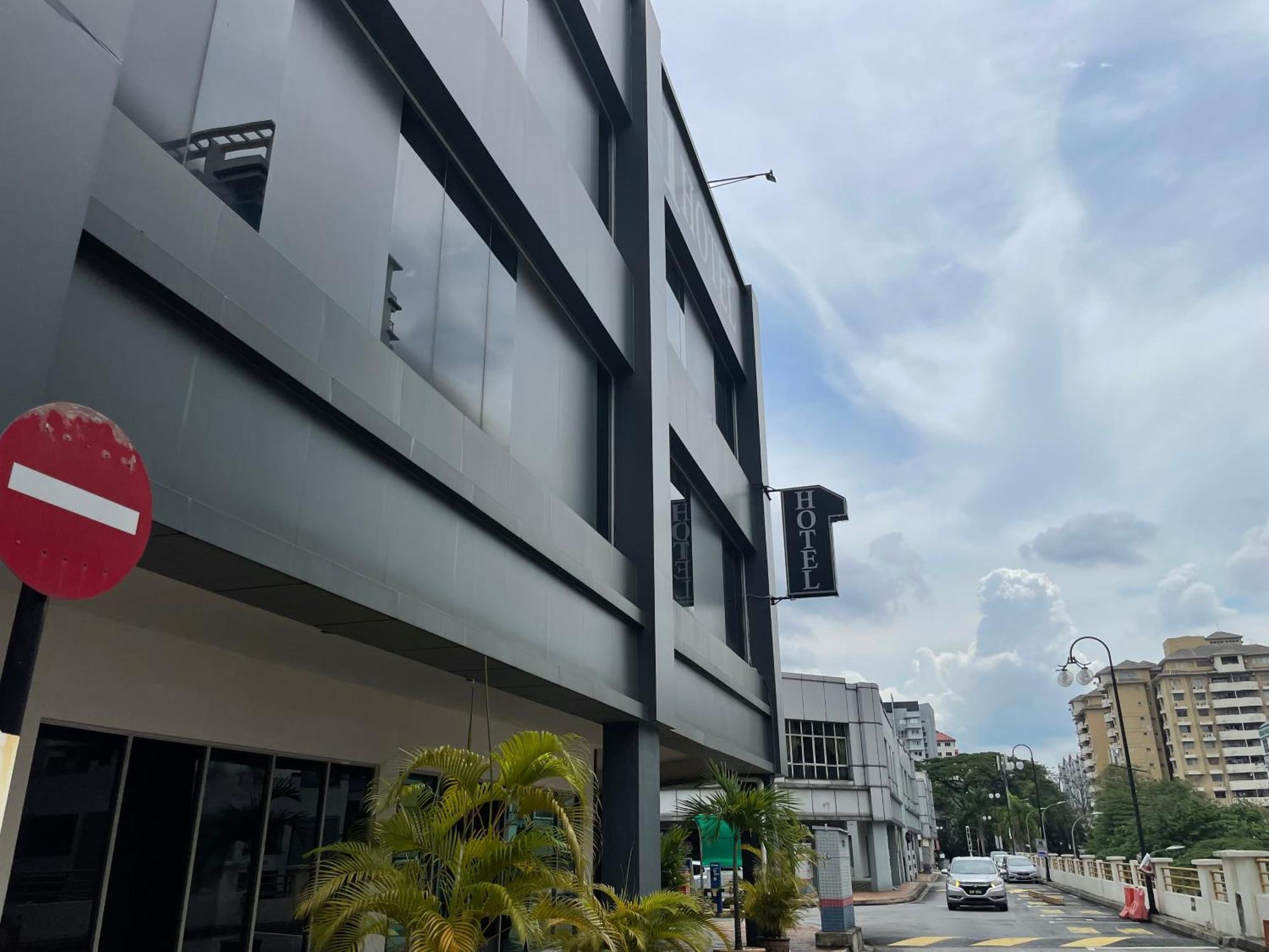 Hotel 1 Kuchai 3*