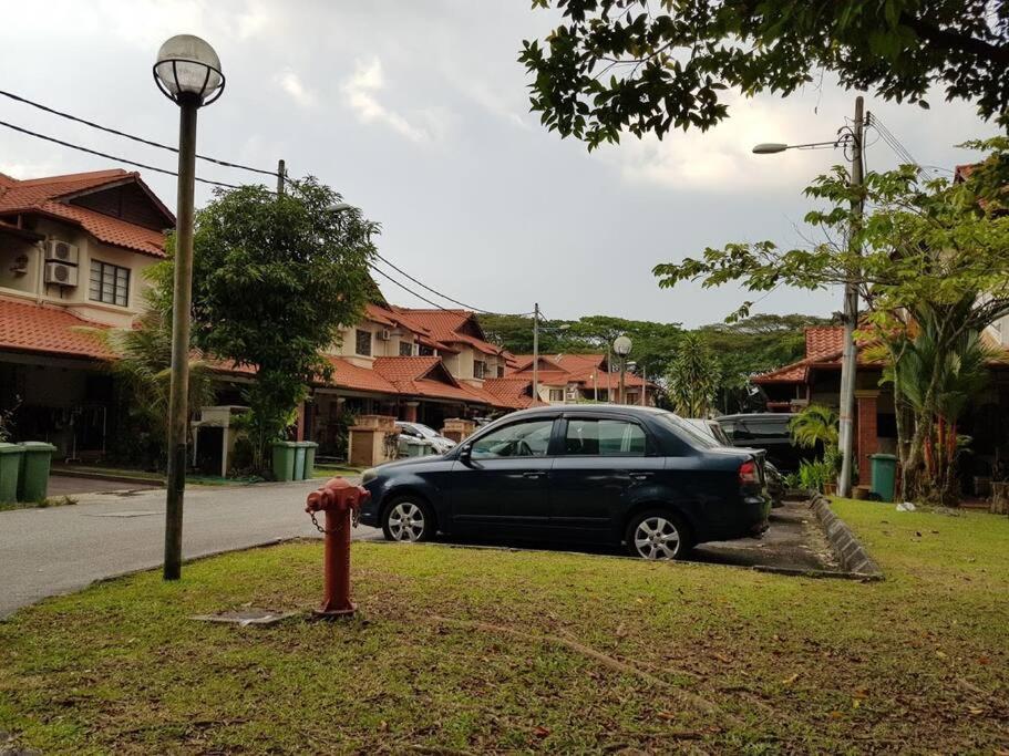 Desa Damai Fully Air Cond And Self Check In #7 Pax * Kuala Lumpur