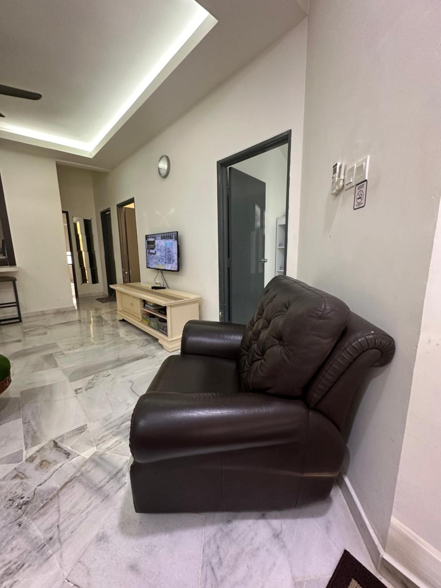 Apartment Desa Damai Fully Air Cond And Self Check In #7 Pax