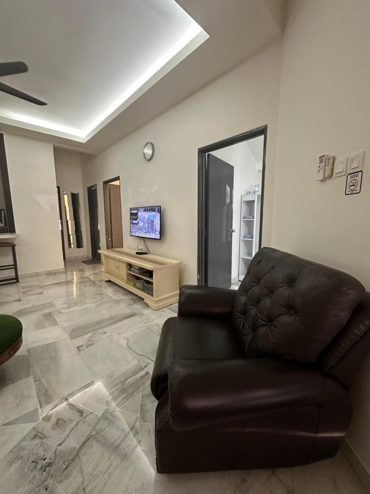 Desa Damai Fully Air Cond And Self Check In #7 Pax Apartment