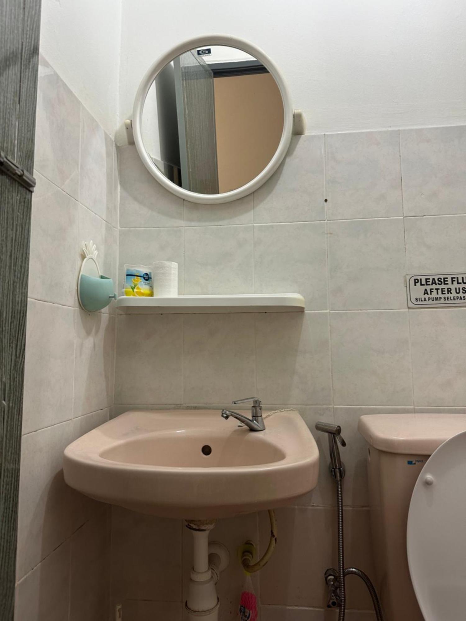 Desa Damai Fully Air Cond And Self Check In #7 Pax Apartment Kuala Lumpur