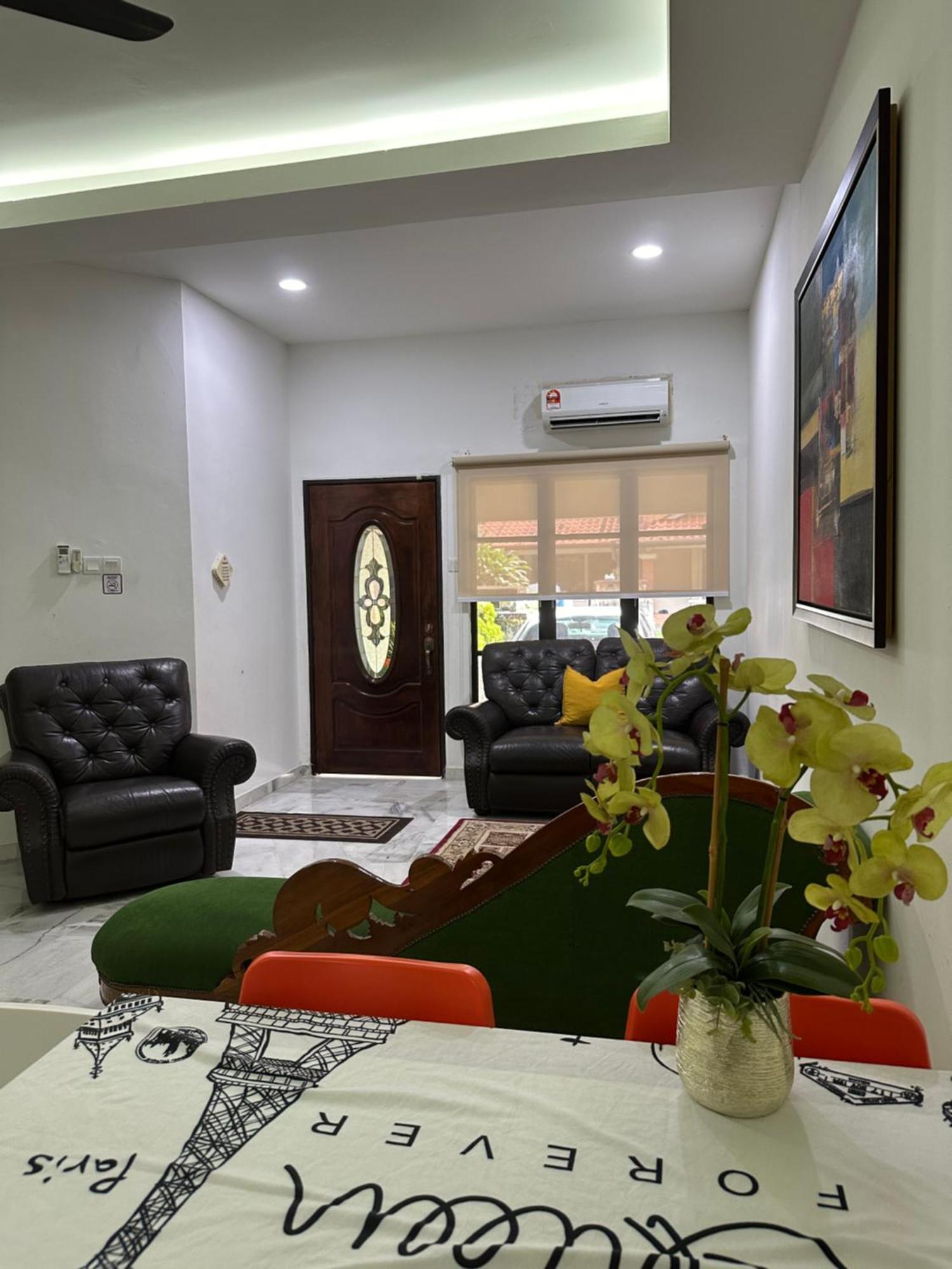 Desa Damai Fully Air Cond And Self Check In #7 Pax * Kuala Lumpur