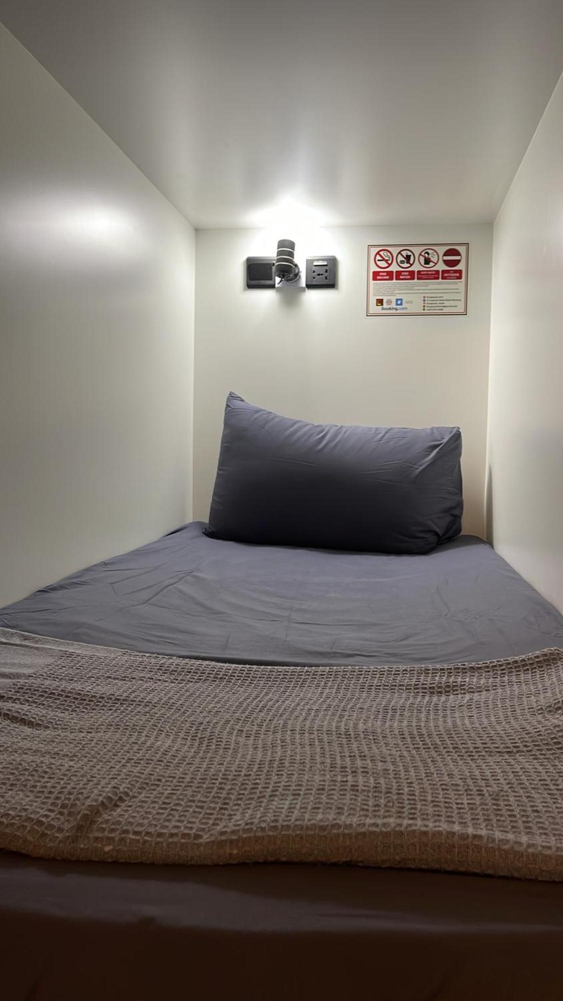 J Capsule Capsule hotel