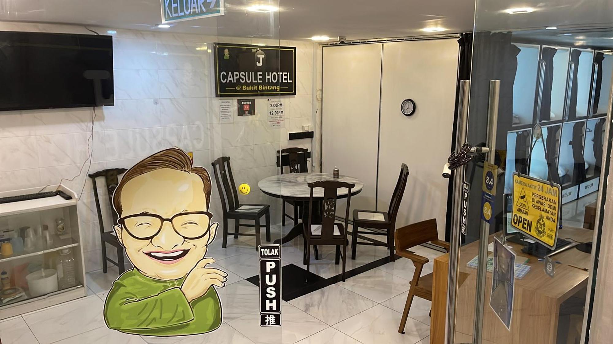 J Capsule *