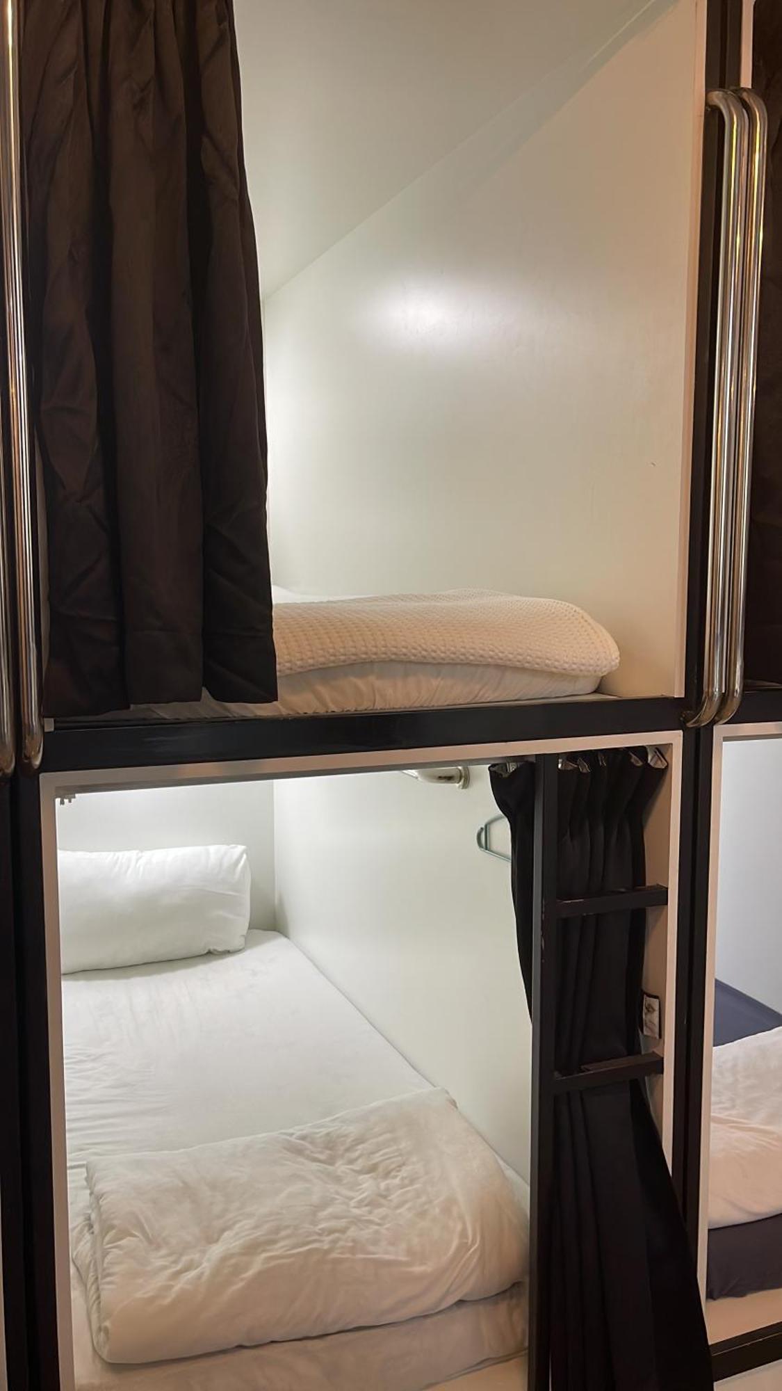 J Capsule Capsule hotel
