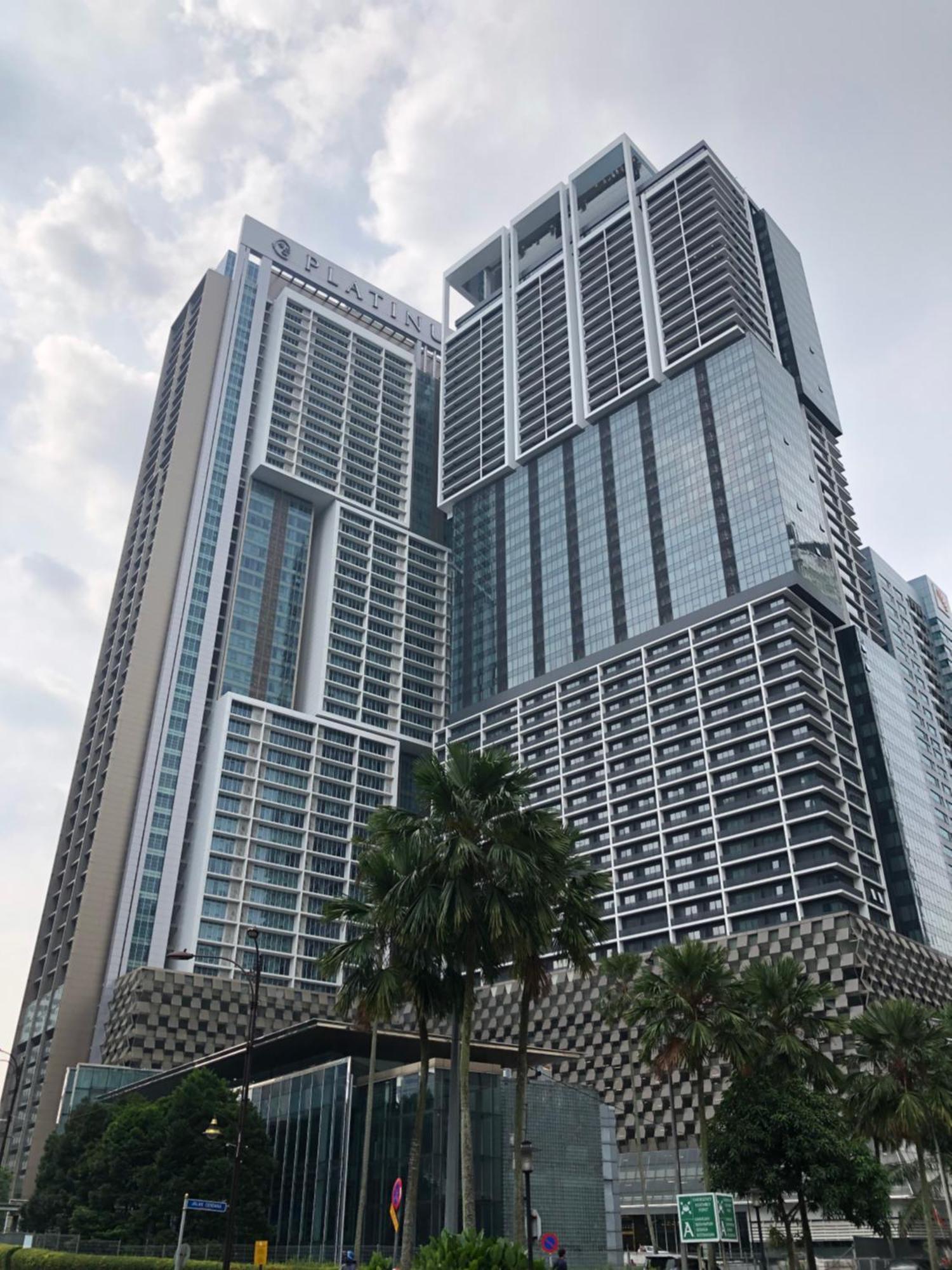 Platinum Apartment *
