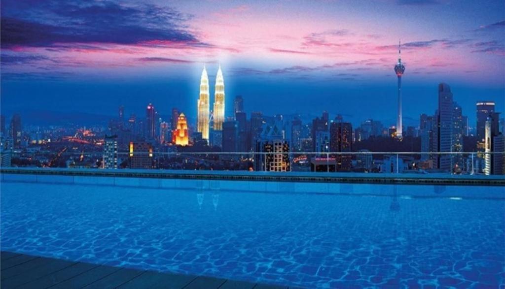 Regalia Infinity Skypool Hostel *