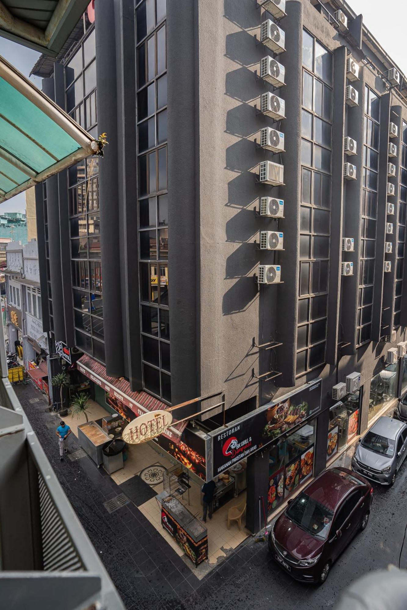 Hotel 28 Rapid 2*
