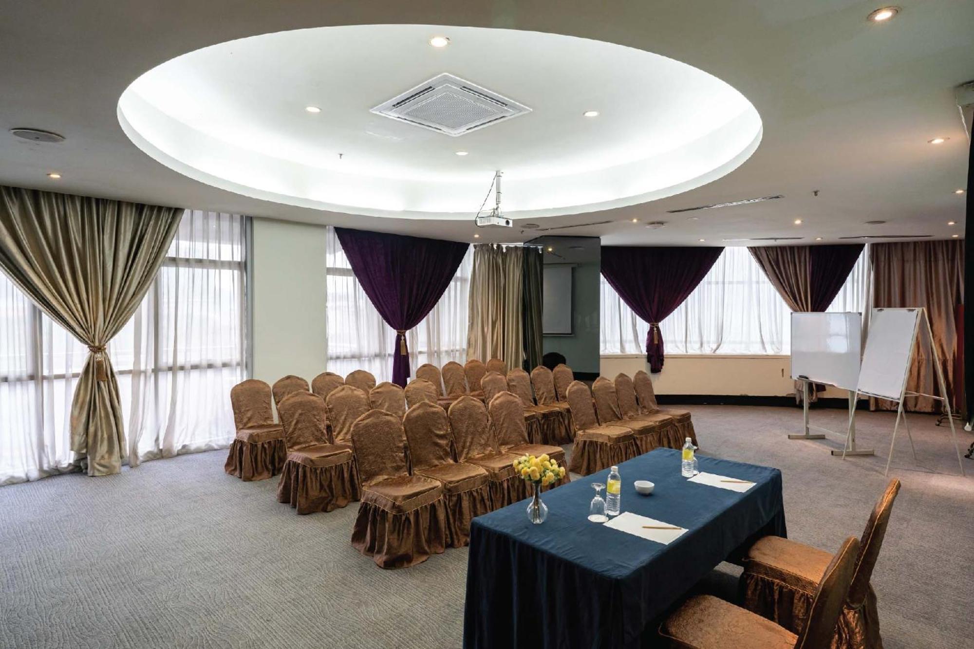Vivatel Hotel 4*