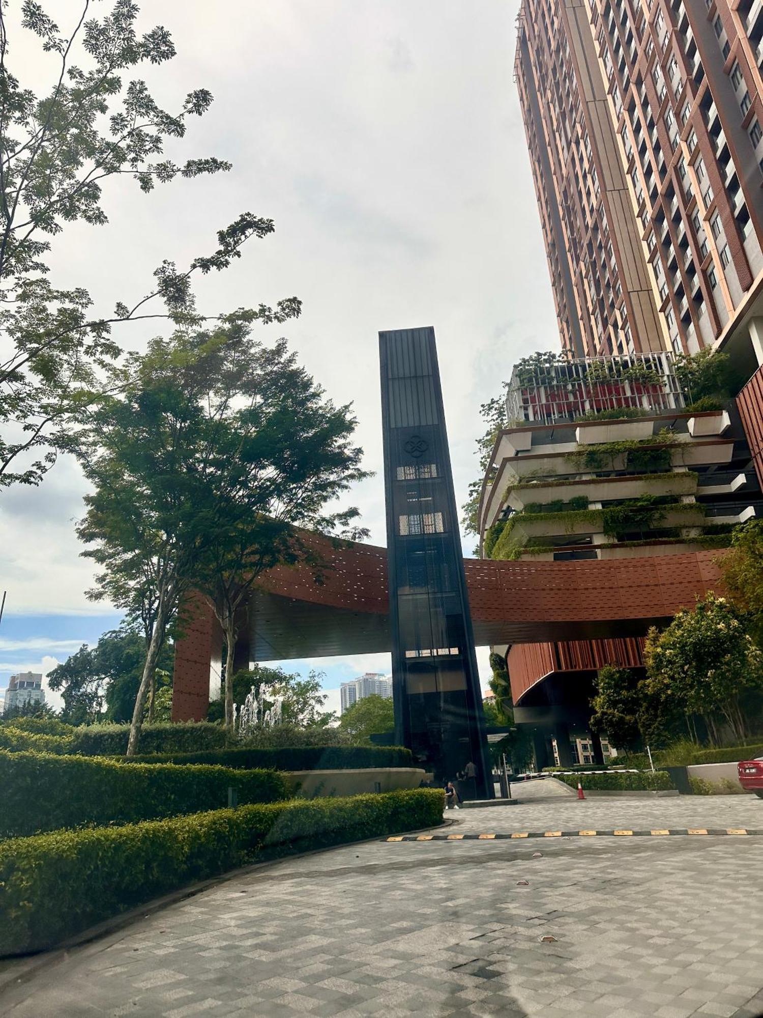 Smart Service Lucentia Bbcc Lalaport Apartment *