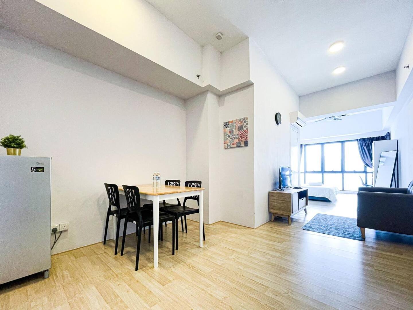 25-revo Aurora, Pavilion Apartment *