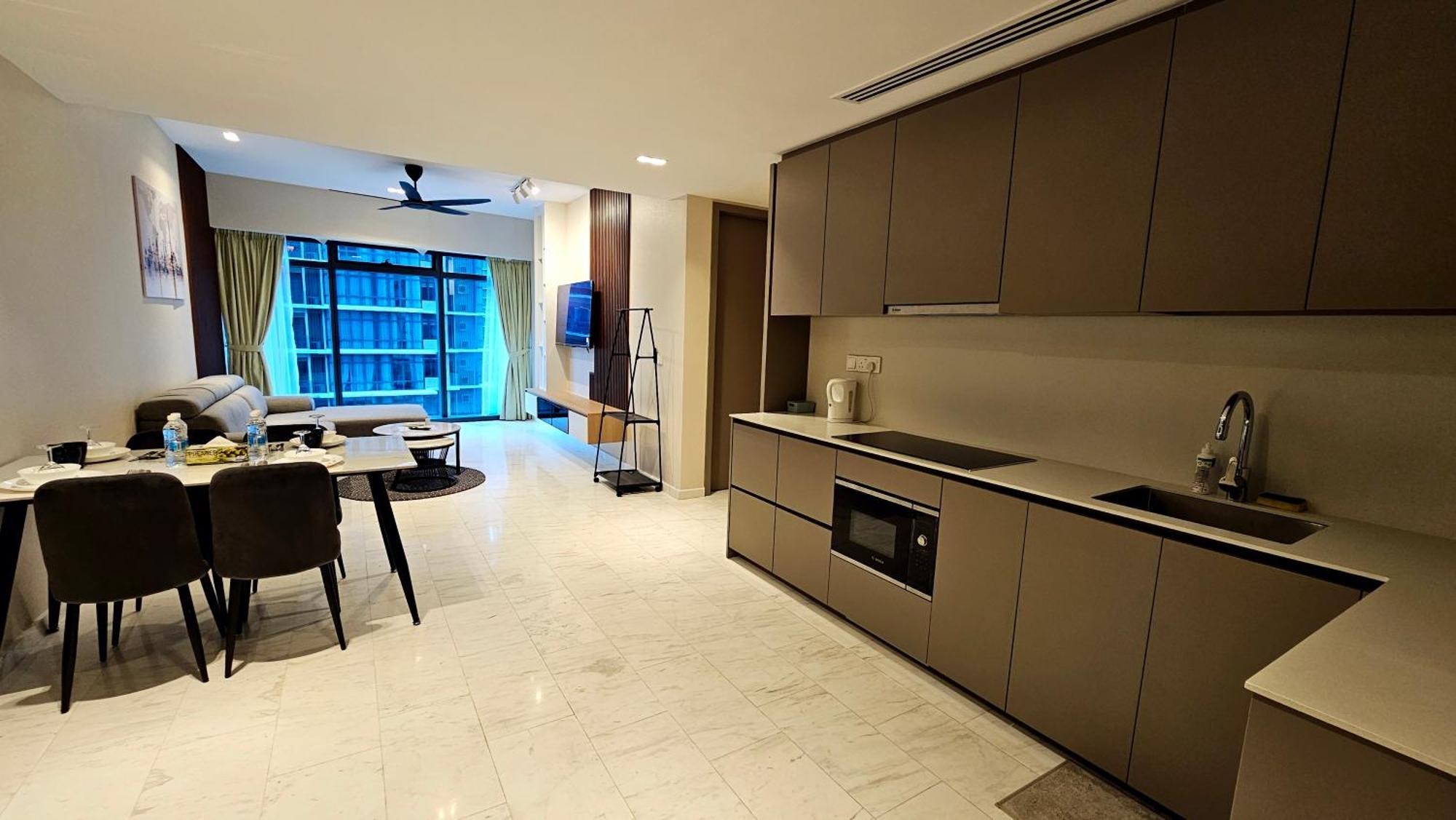 Crystal Service At Eaton Klcc Apartment *