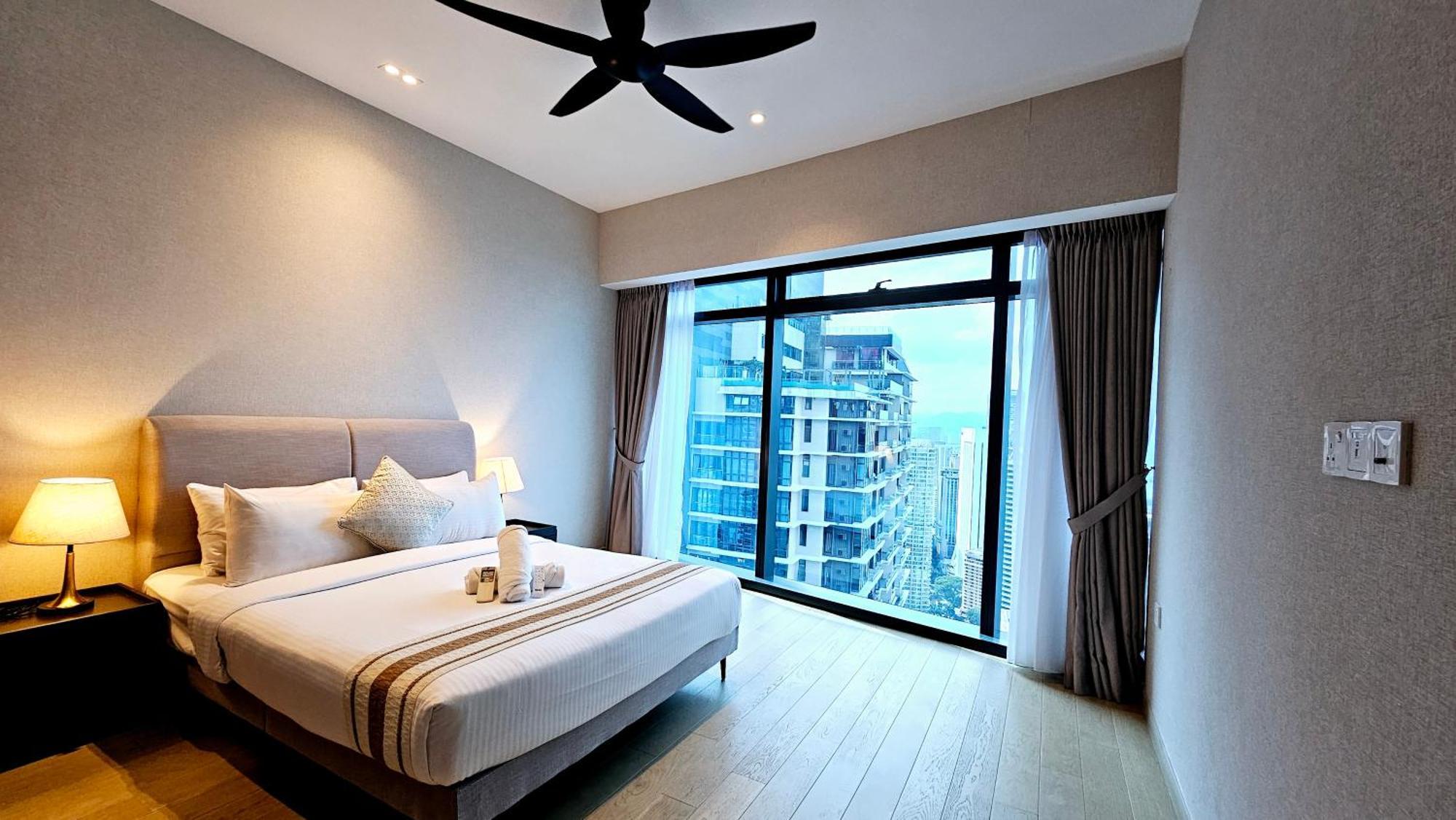 Crystal Service At Eaton Klcc Apartment *